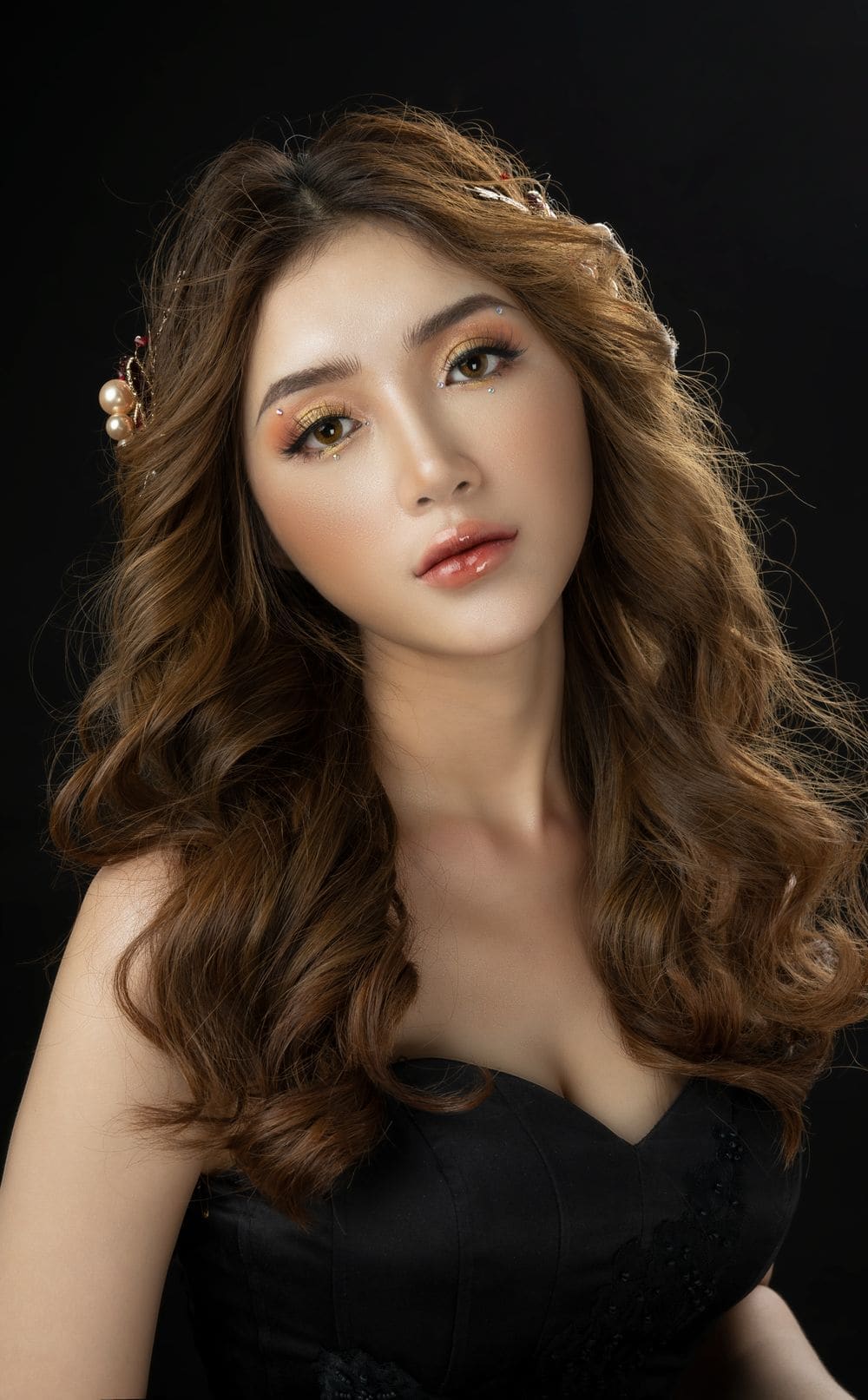 Long brown waves around the face